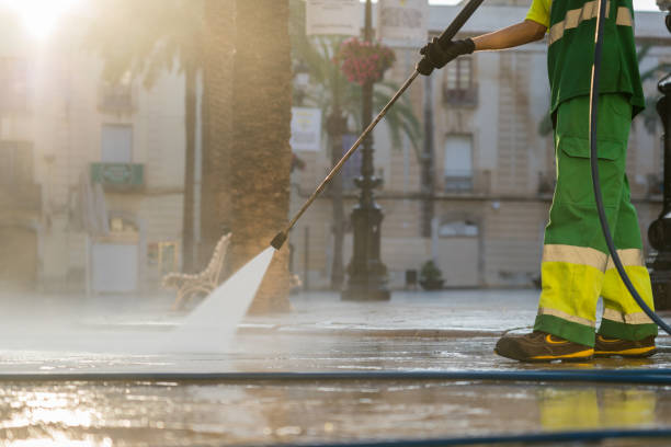 Best Pressure Washing Siding  in Tipton, MO